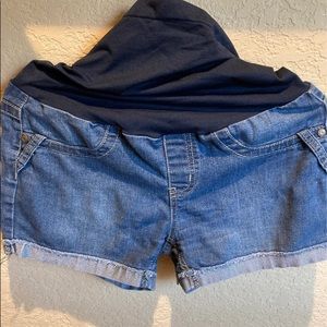 Maternity shorts